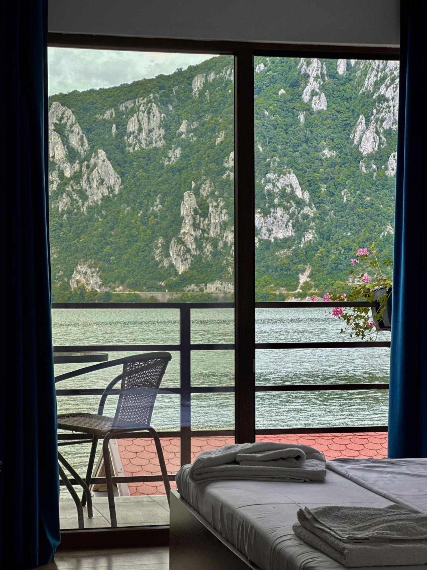Escape Hotell Dubova Exteriör bild